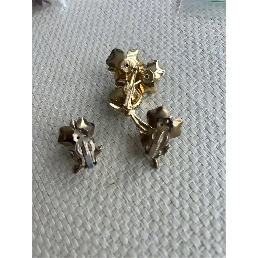Vintage 1950s Enamel Flower Bouquet Brooch Pin & EARRINGS Blue Pearl‎ Gold Tone